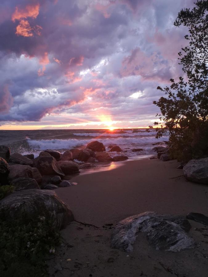 Balm Beach Resort And Motel 외부 사진